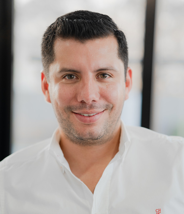 Dr. Illich Navarro is a board-certified plastic surgeon specializing in mommy makeover in Tijuana, Mexico.